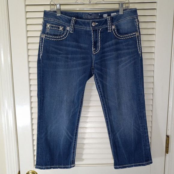 Miss Me Signature Capri Jeans Size 30 Wide Stitch Medium Wash Denim Capris - Picture 1 of 12